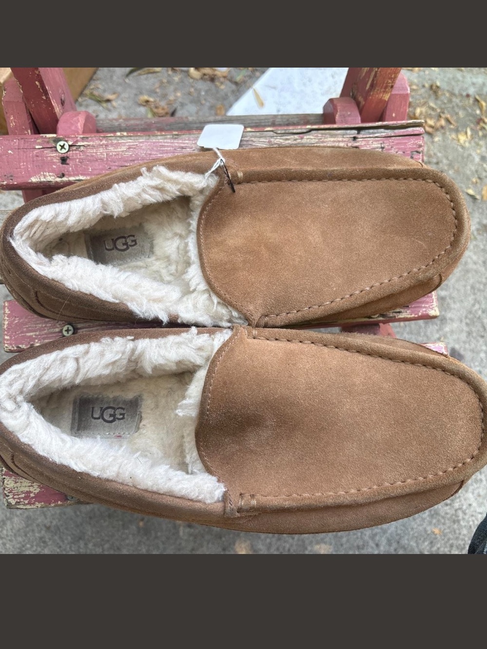 UGG SLIPPERS